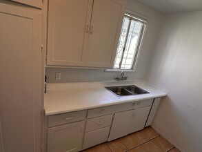 7108 Fresno St in Oakland, CA - Building Photo - Building Photo