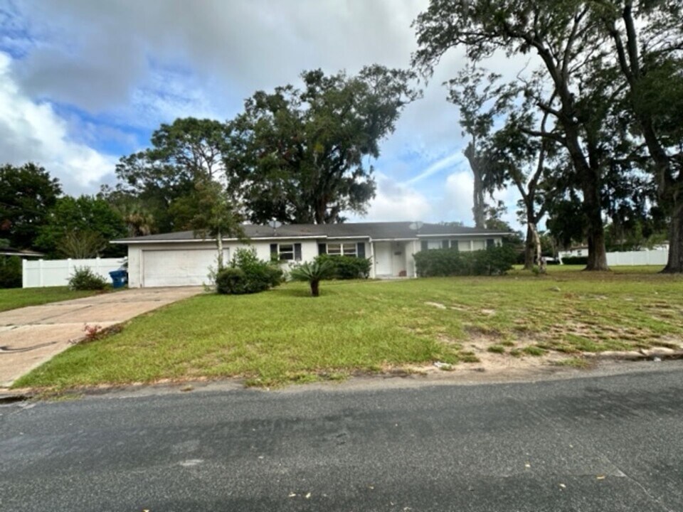 8353 Lawfin St S in Jacksonville, FL - Building Photo