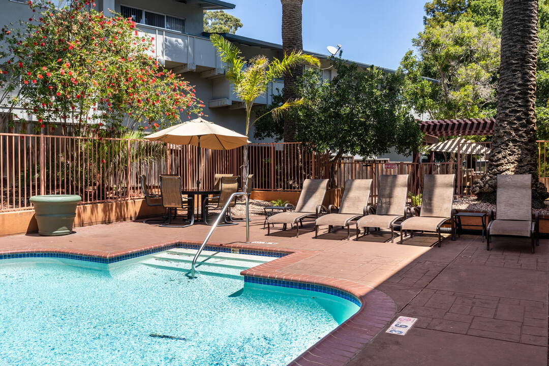 Belmont Square Apartments in Belmont, CA - Building Photo