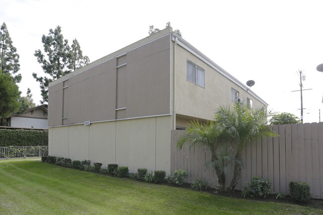 3902 W El Rancho Ave in Orange, CA - Building Photo - Building Photo