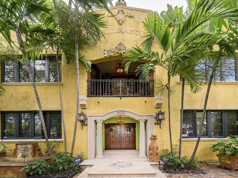 632 15th St in Miami Beach, FL - Building Photo