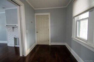 25 Hillside Ave in Rockville Centre, NY - Building Photo