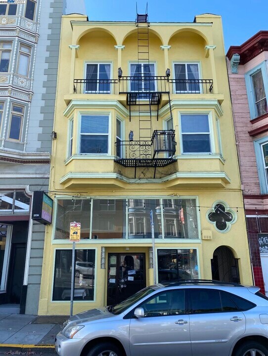 876 Valencia St in San Francisco, CA - Building Photo