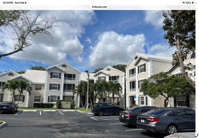 2831 N Oakland Forest Dr in Oakland Park, FL - Building Photo - Building Photo