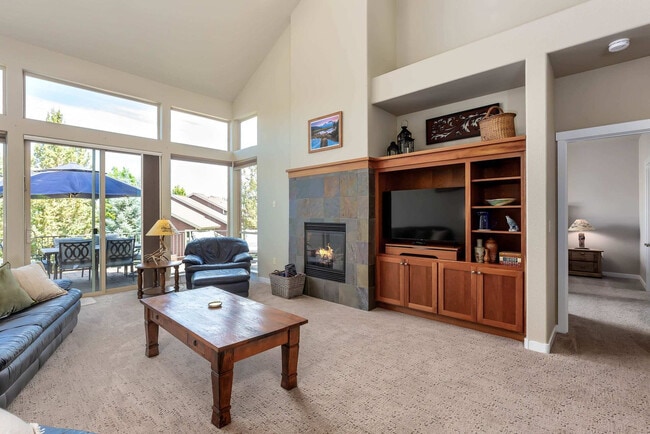 10576 Village Loop in Redmond, OR - Building Photo - Building Photo