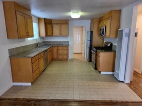 2422 Dover Ave in San Pablo, CA - Building Photo - Building Photo