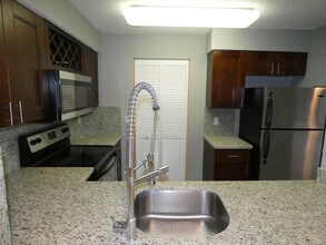 2280 E Preserve Way in Miramar, FL - Building Photo - Building Photo