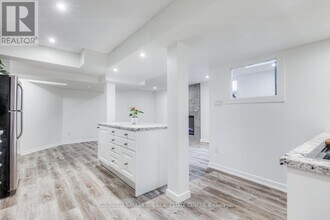 562 Winette Rd in Pickering, ON - Building Photo - Building Photo