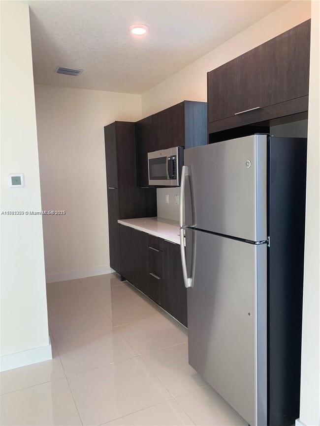 6683 NW 103rd Pkwy in Doral, FL - Building Photo - Building Photo