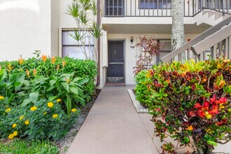 7698 Tahiti Ln in Greenacres, FL - Building Photo - Building Photo