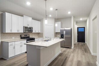 18123 Martin Pines Dr in Conroe, TX - Building Photo - Building Photo