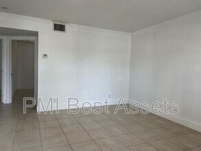 110 SE 2nd St in Hallandale Beach, FL - Building Photo - Building Photo