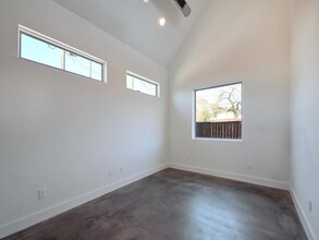 3141 E 12th St-Unit -A in Austin, TX - Building Photo - Building Photo