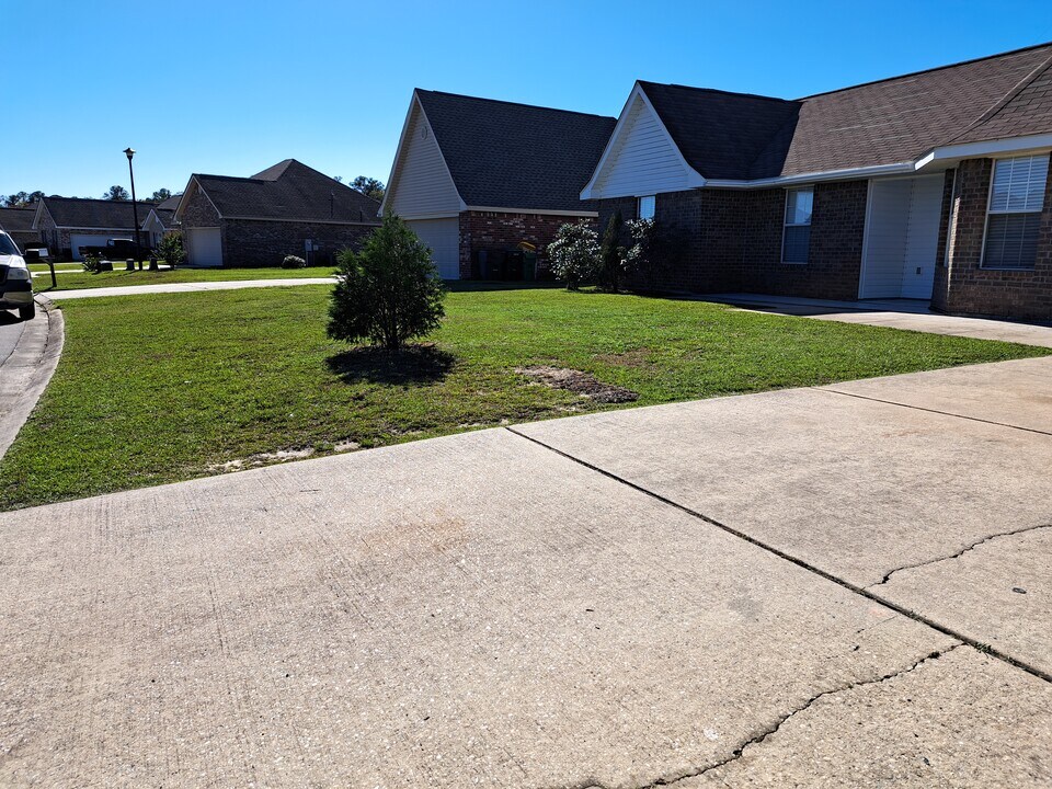 2105 Irma Cir in Ocean Springs, MS - Building Photo