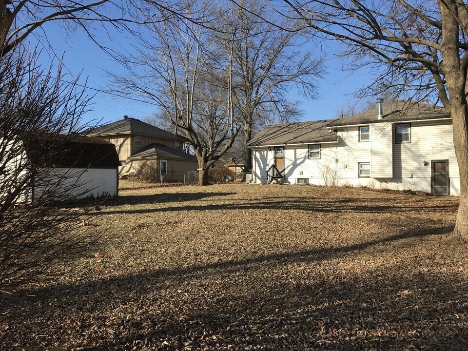 819 NE Chestnut St in Lee's Summit, MO - Building Photo