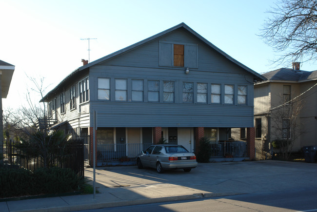 1118 N Zang Blvd in Dallas, TX - Foto de edificio - Building Photo