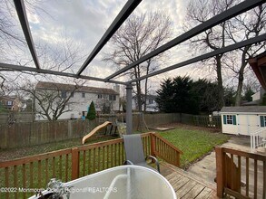 1304 Franklin Ave in Ocean Township, NJ - Foto de edificio - Building Photo