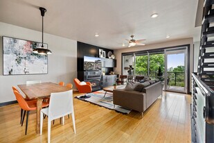 299 E Noble Ln in Fayetteville, AR - Building Photo