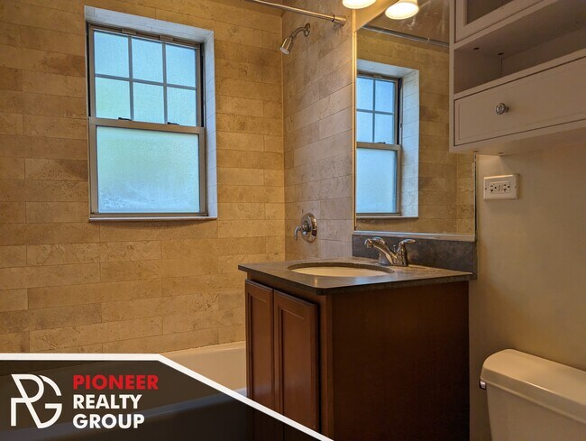 3455 N Wolcott Ave, Unit 2 in Chicago, IL - Building Photo - Building Photo