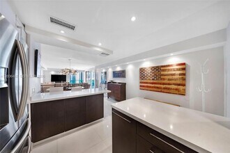 100 Bayview Dr, Unit 1905 in Sunny Isles Beach, FL - Building Photo - Building Photo