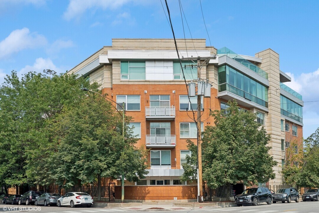 914 W Hubbard St in Chicago, IL - Building Photo