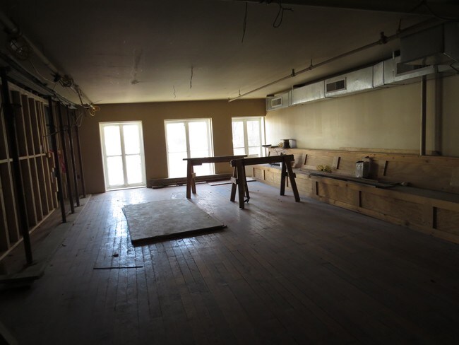 220 W Broughton St in Savannah, GA - Building Photo - Building Photo