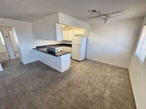 147 Westminster Way in Henderson, NV - Building Photo - Building Photo