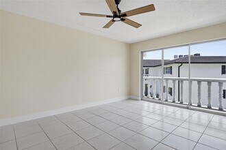 3704 Broadway, Unit 205 in Ft. Myers, FL - Foto de edificio - Building Photo