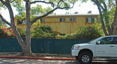 7930 Willoughby Ave in Los Angeles, CA - Building Photo - Building Photo