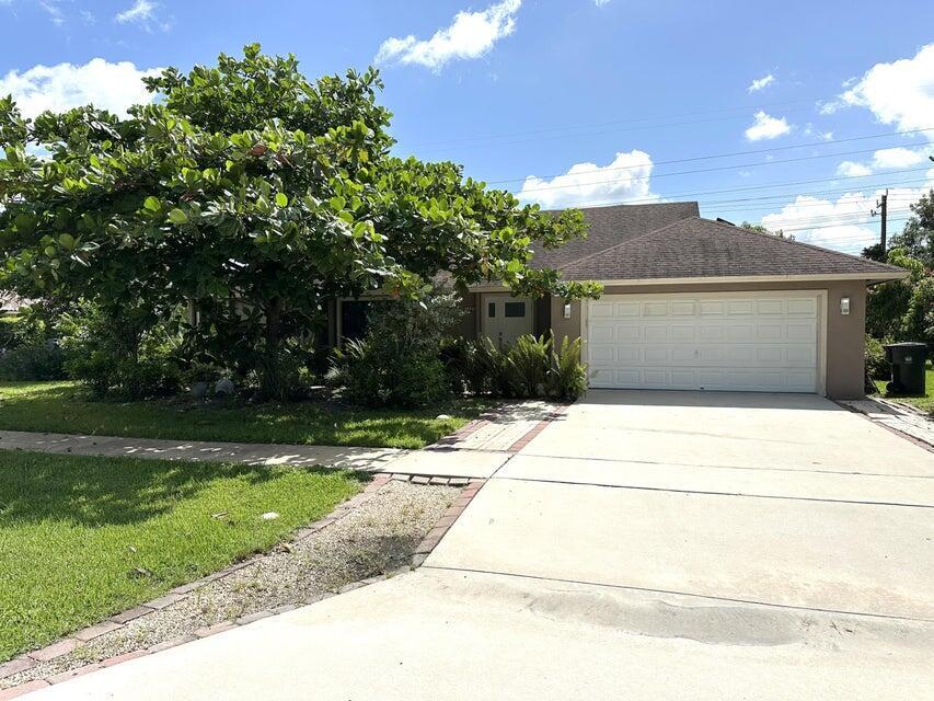 1420 Chapparel Way in Wellington, FL - Building Photo