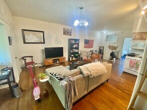 325 C St SE in Washington, DC - Building Photo - Building Photo