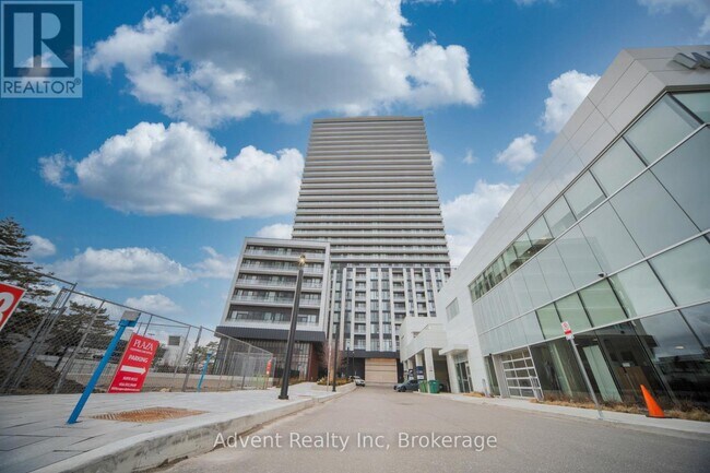 5858 Yonge St in Toronto, ON - Building Photo - Building Photo