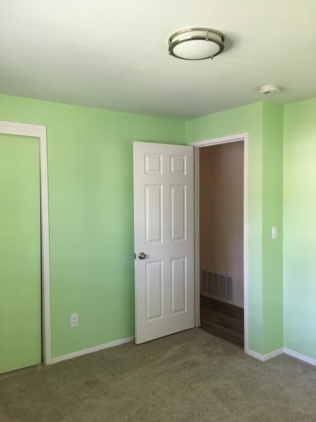 14018 89th Ave NE in Kirkland, WA - Foto de edificio - Building Photo