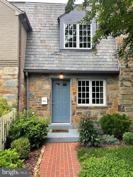 property at 703 Chetworth Pl