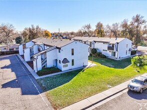 Elk Mountain Apartments in Lakewood, CO - Building Photo - Building Photo