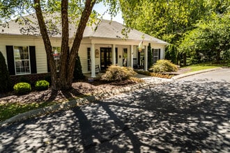 East Forest Park in Dickson, TN - Foto de edificio - Building Photo