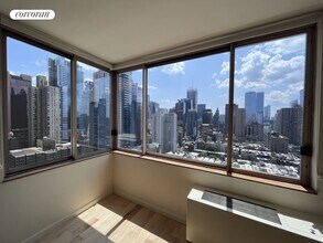 350 W 50th St in New York, NY - Building Photo - Building Photo