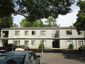3040 Bell St in Sacramento, CA - Building Photo - Building Photo