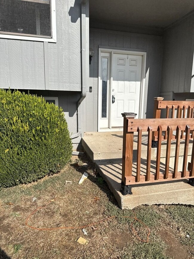 5716 N London Ave in Kansas City, MO - Building Photo - Building Photo