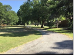 1301 Court Dr in Palestine, TX - Foto de edificio - Building Photo