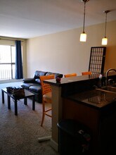 10982 Roebling Ave, Unit 513 in Los Angeles, CA - Foto de edificio - Building Photo