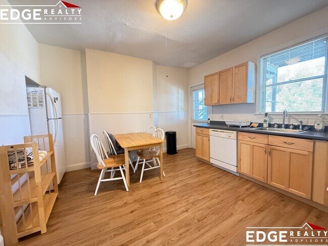 12 Hunt St in Watertown, MA - Building Photo - Building Photo