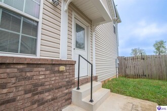 150 Vineland Pkwy Dr in Vine Grove, KY - Building Photo - Building Photo