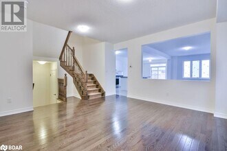 40 Sasco Way in Angus, ON - Building Photo - Building Photo