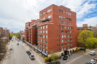 Westmount Place in Westmount, QC - Building Photo - Building Photo