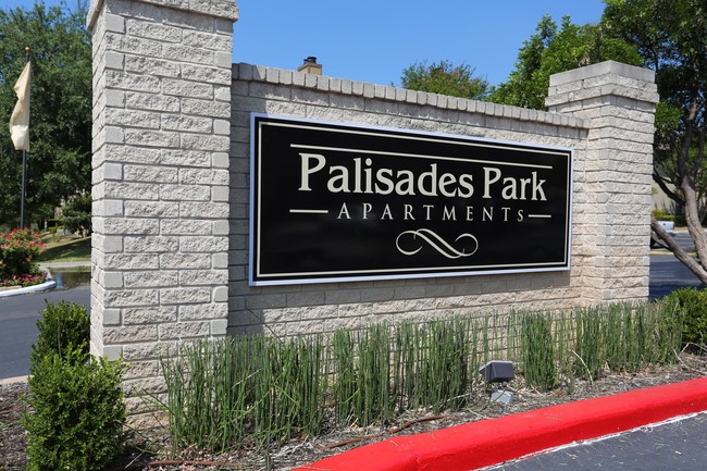 Palisades Park Apartments photo'