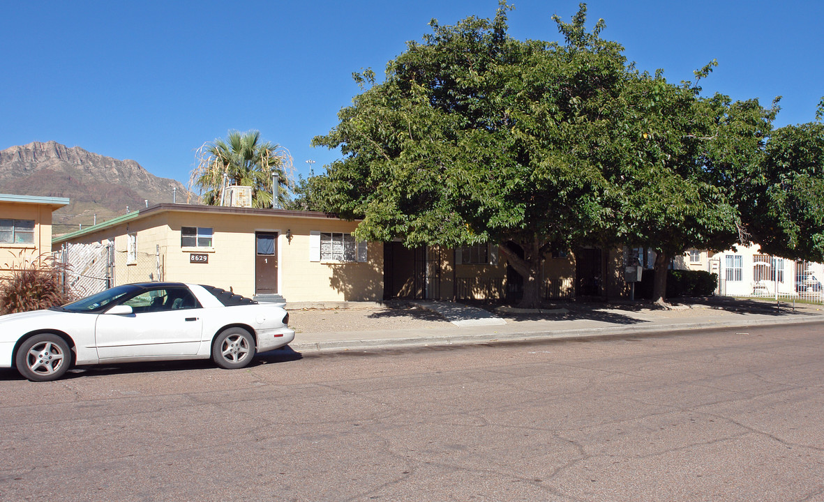 8629 Lawson St in El Paso, TX - Foto de edificio