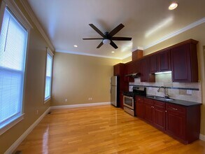 1524 Bay St, Unit #B in Alameda, CA - Foto de edificio - Building Photo