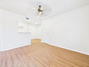 2320 Gracy Farms Ln in Austin, TX - Building Photo - Building Photo