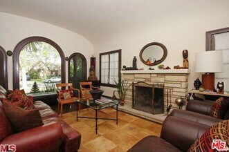 131 N Citrus Ave in Los Angeles, CA - Building Photo - Building Photo
